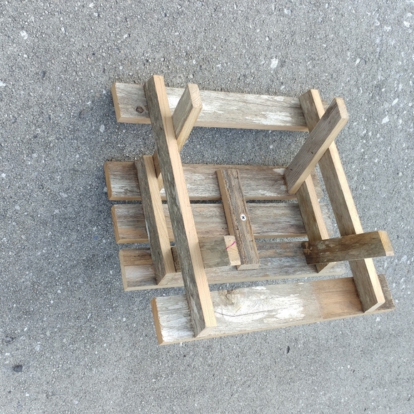 Squirrel corn picnic table novelty feeder gift - Picture 6 of 15